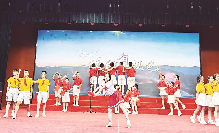 漳州：千名师生齐诵经典 红色基因激荡百年校园